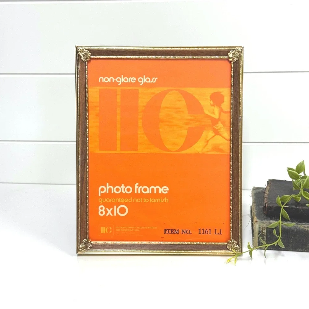 Vintage 8x10 Ornate Gold Wood Grain Photo Frame Non-Glare Intercraft Industries